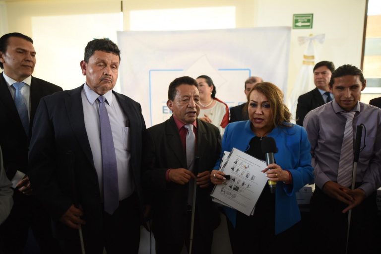 Presentan guía de inclusión de personas con discapacidad en el proceso electoral