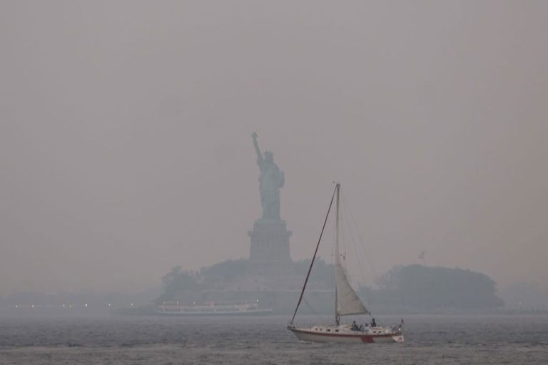 Humo de incendios de Quebec, Canadá, llega a Estados Unidos