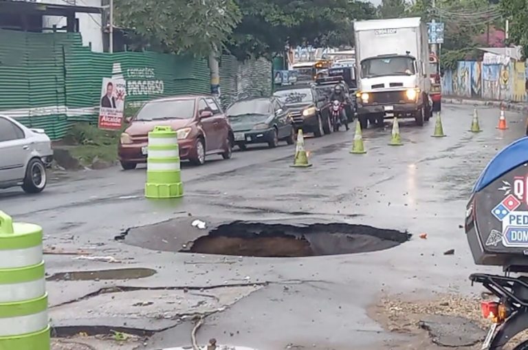 Hundimiento en colonia Alioto, en Villa Nueva