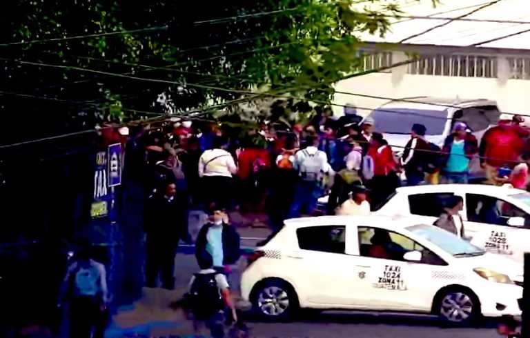 manifestación de salubristas en calzada Roosevelt