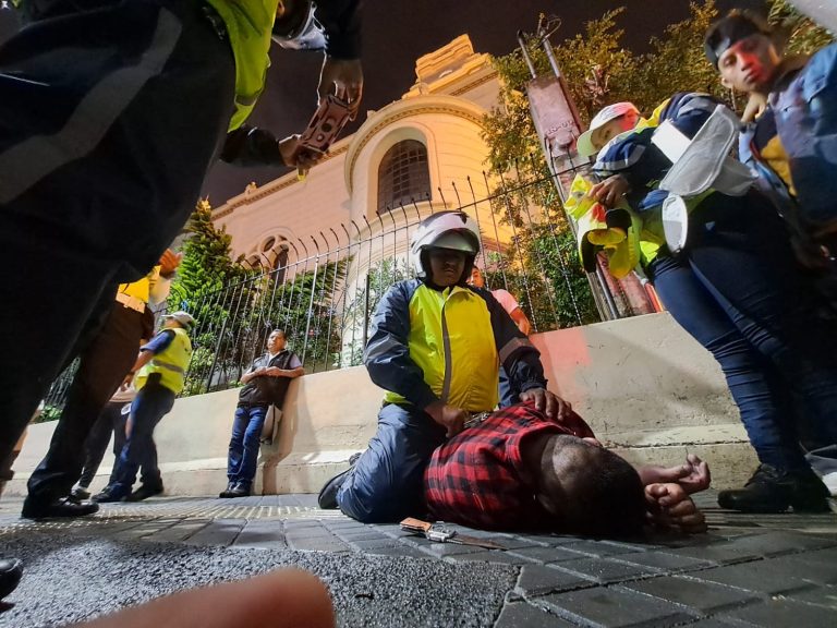 Agente PMT es atacado con arma blanca en la zona 1