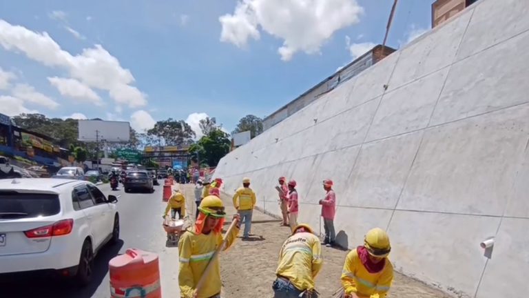 construcción de paso desnivel en Las Charcas, zona 11