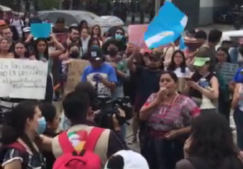 manifestación frente al Parque de la Industria por revisión de resultados de elecciones