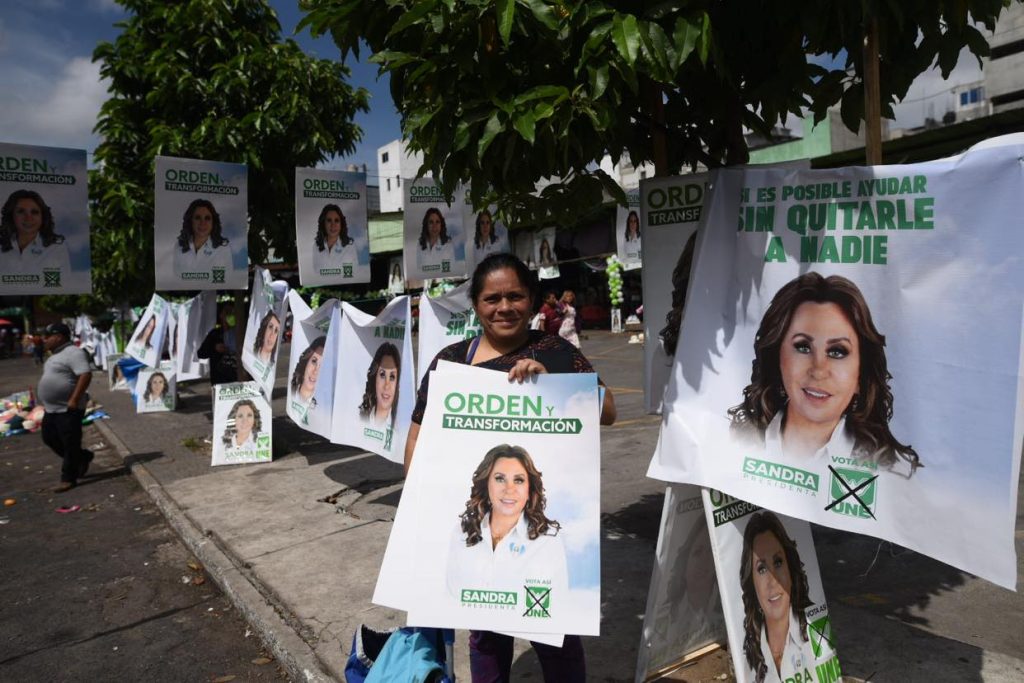 cierre de campaña de Sandra Torres de UNE