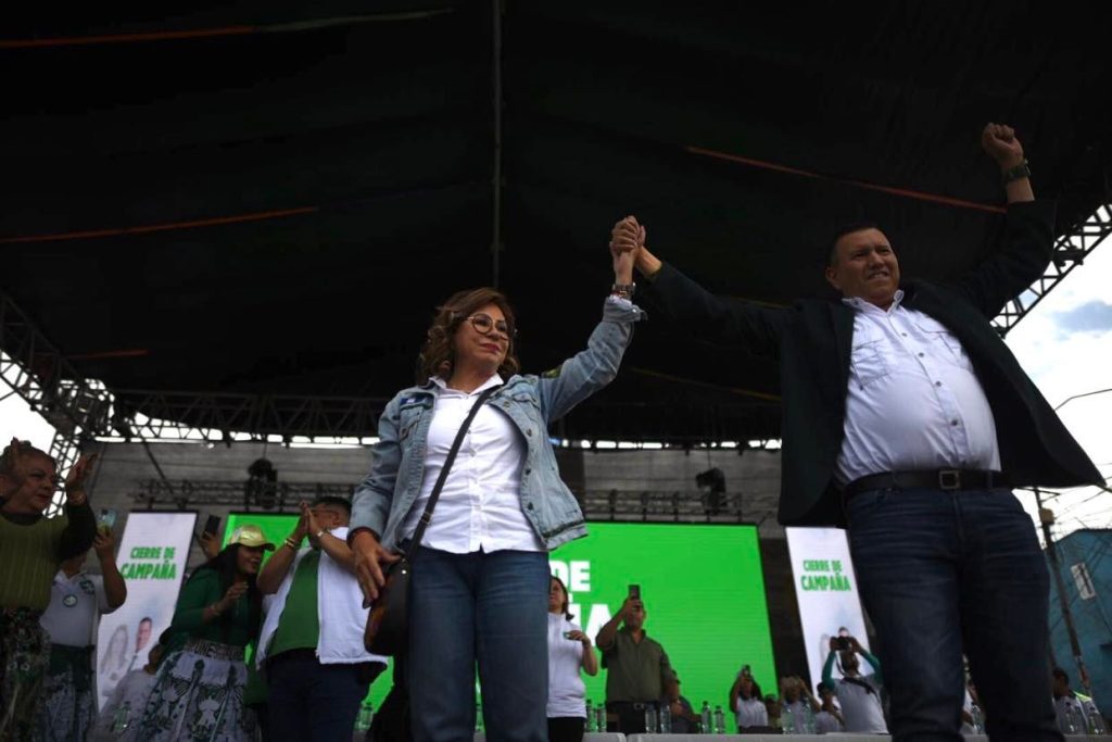 cierre de campaña de Sandra Torres de UNE