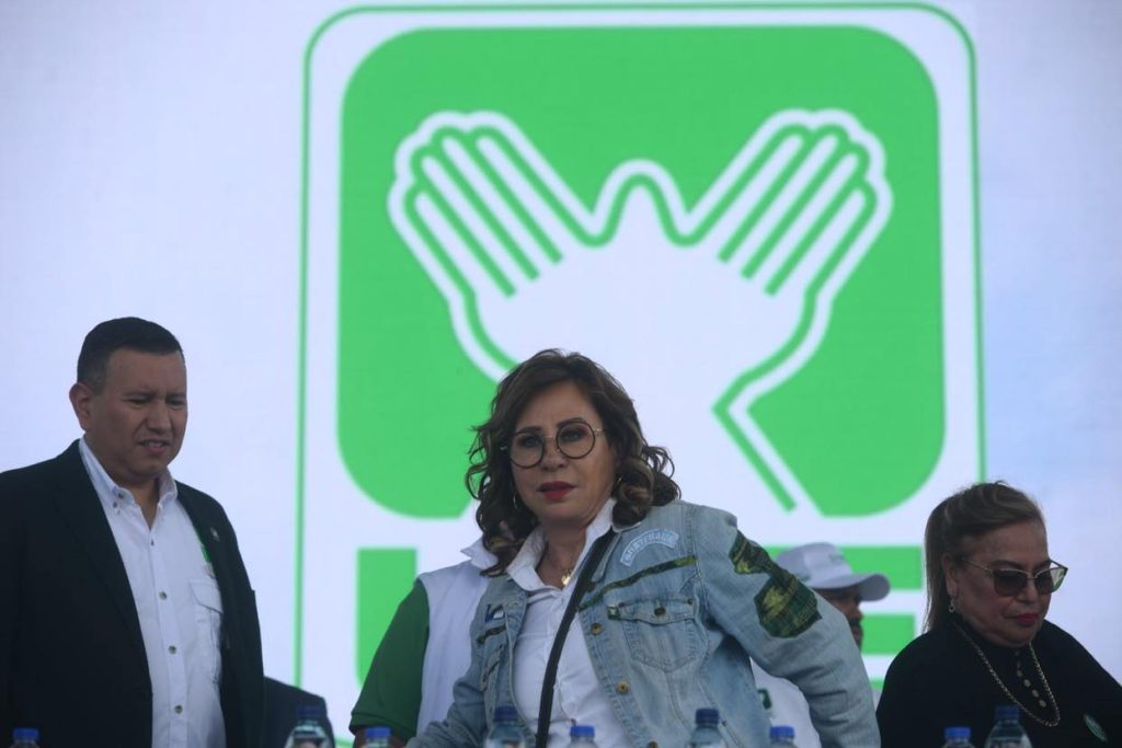 cierre de campaña de Sandra Torres de UNE