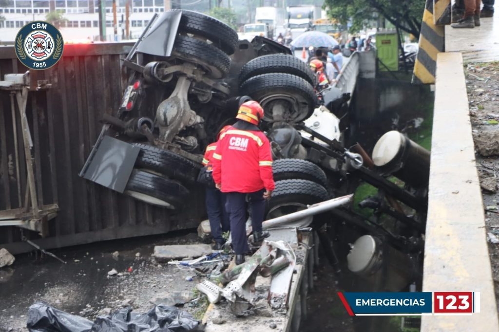 accidente de tráiler en ruta al Pacífico