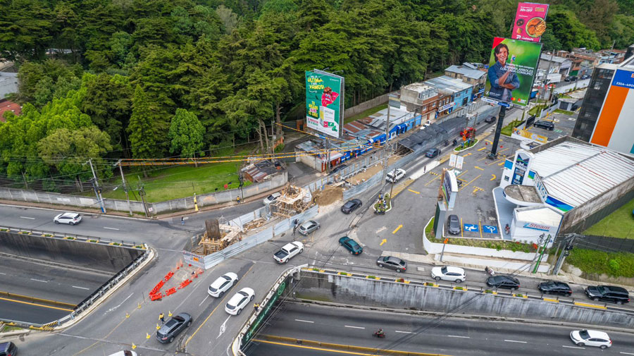 Construcción de paso a desnivel en carretera a El Salvador