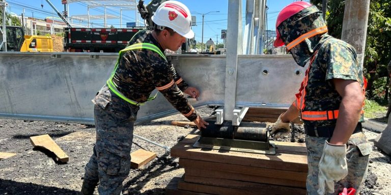 instalación de puente en km. 17.5 ruta al Pacífico