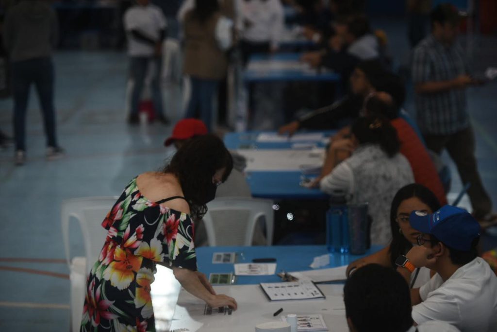 abren centros de votación para segunda vuelta electoral 2023