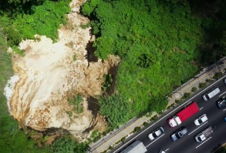 socavamiento en ruta al Pacífico