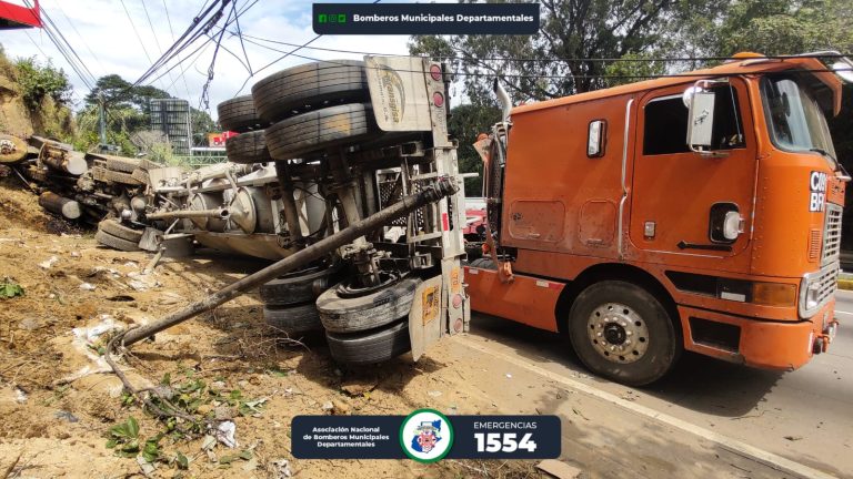 accidente de tráiler en KM. 21 ruta al Pacífico