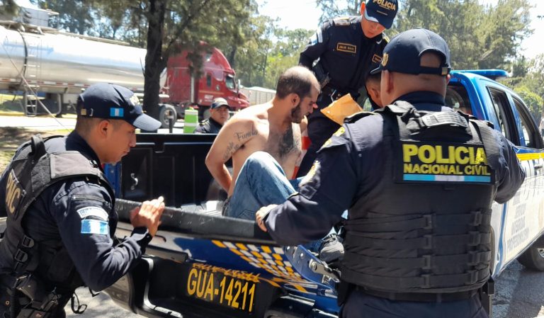 Tras persecución, capturan a presuntos sicarios en la calzada Roosevelt