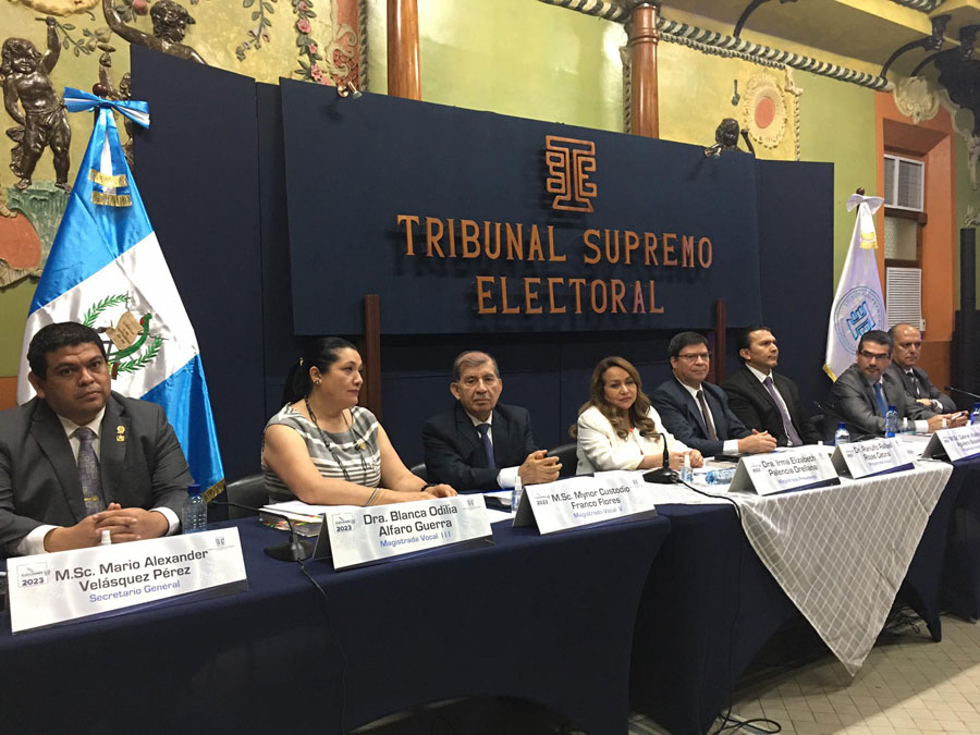 Conferencia de prensa de magistrados del Tribunal Supremo Electoral (TSE)