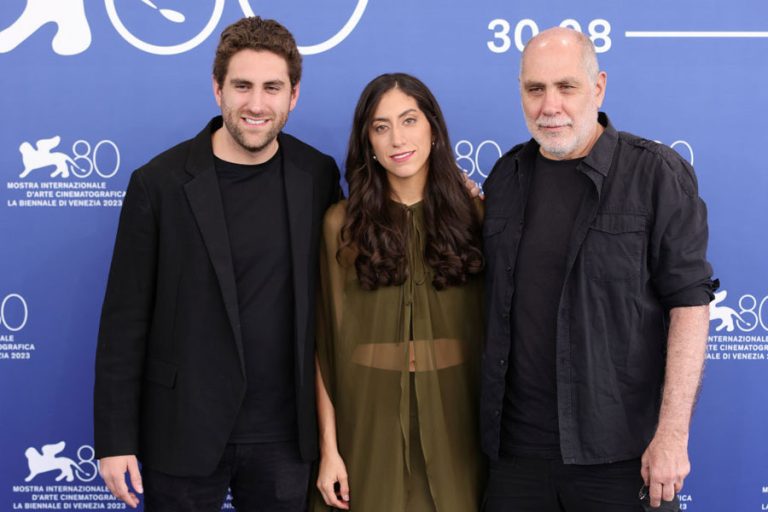 Hermanos Arriaga, junto a su padre, Guillermo