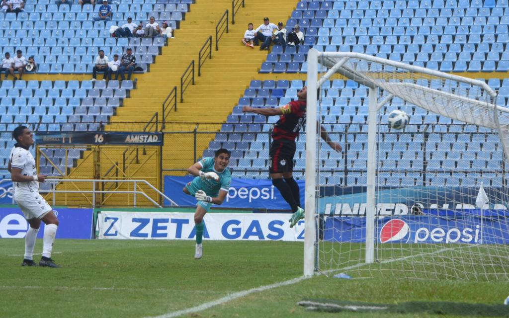 ¡Qué golazo, capitán! José “Moyo” Contreras sigue marcando historia