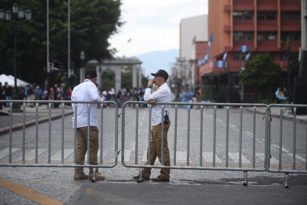 Protestan en Plaza de la Constitución, donde se conmemorará la Independencia