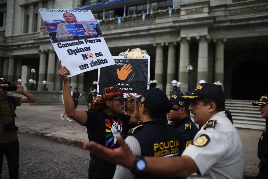 manifestación en plaza de la Constitución antes de actividades de Independencia