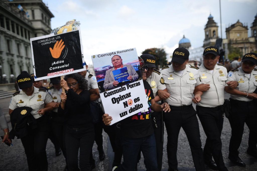 manifestación en plaza de la Constitución antes de actividades de Independencia