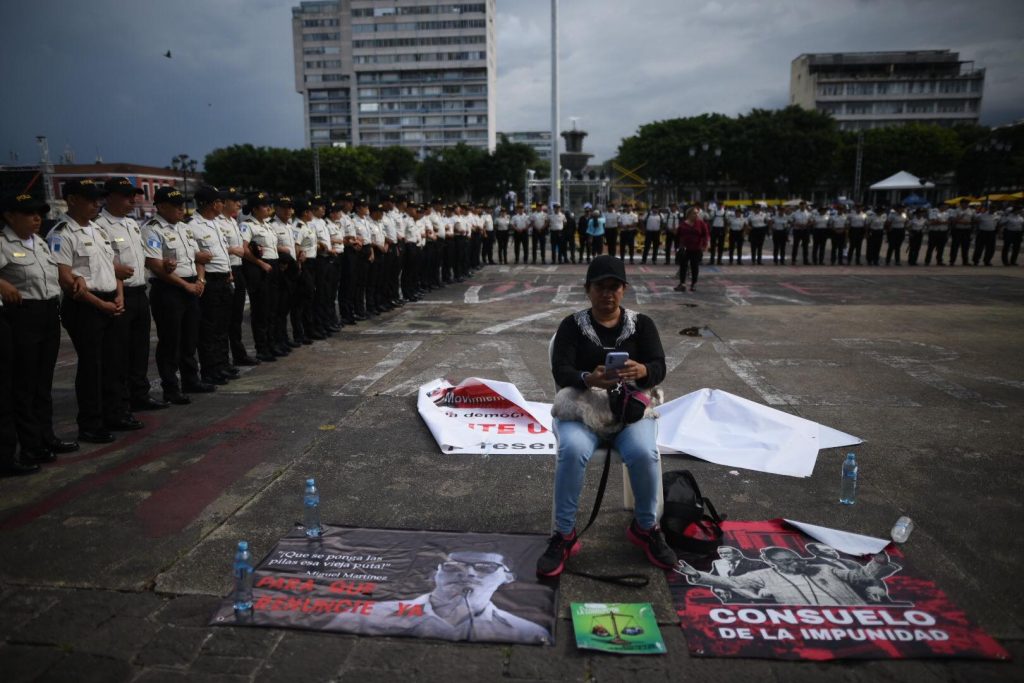 manifestación en plaza de la Constitución antes de actividades de Independencia