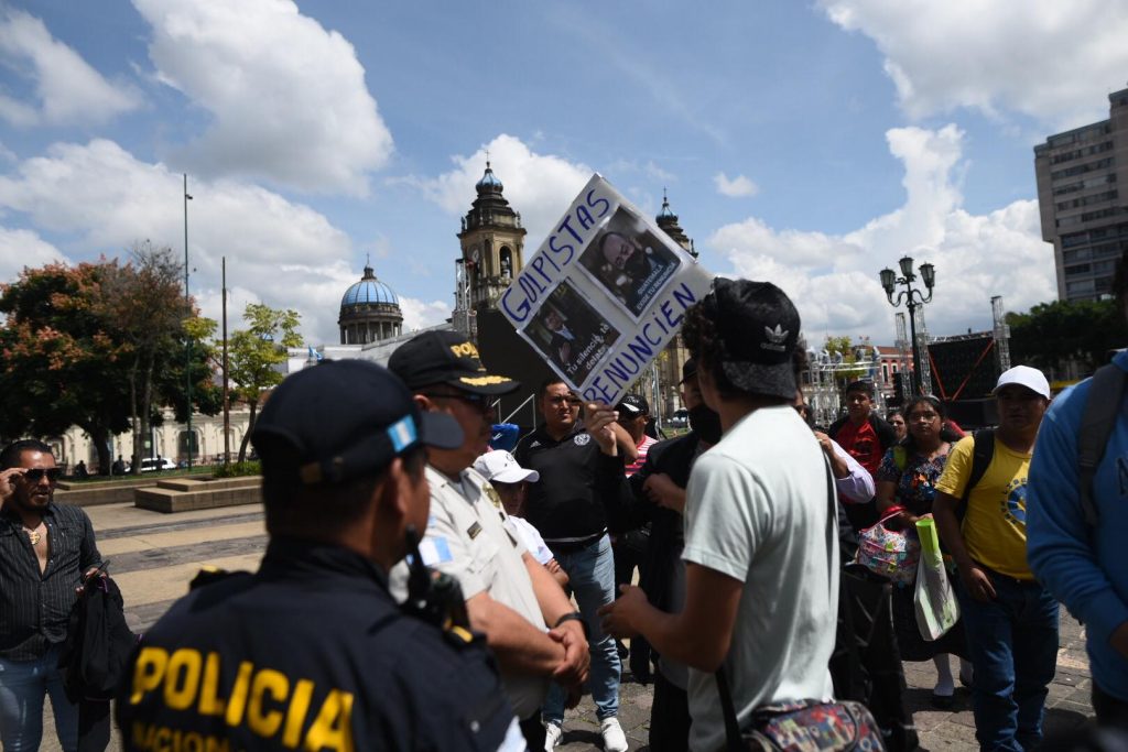 Protestan en Plaza de la Constitución, donde se conmemorará la Independencia