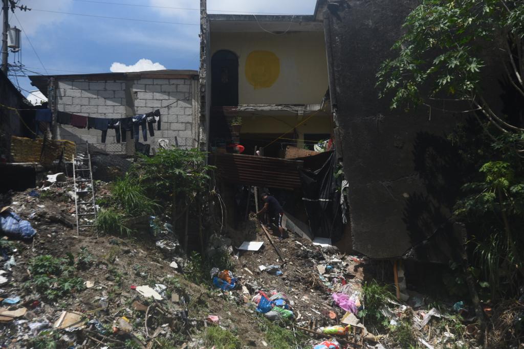 viviendas en riesgo por socavamiento en San Miguel Petapa