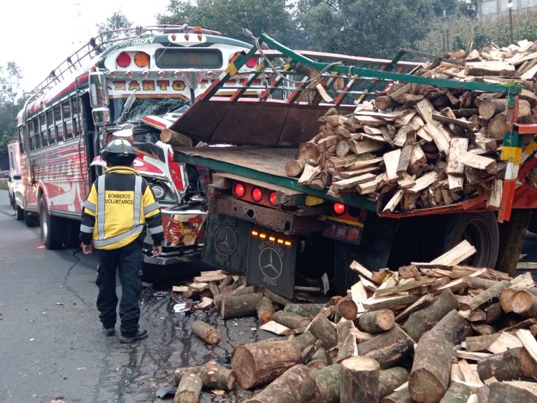 accidente de bus y camión en ruta Interamericana