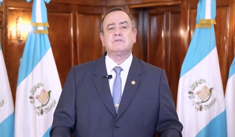 Alejandro Giammattei en cadena nacional