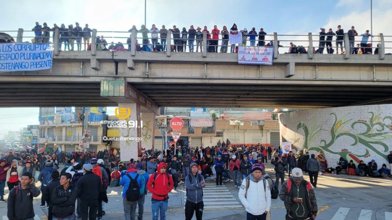 bloqueo de los 48 Cantones en Cuatro Caminos, Totonicapán