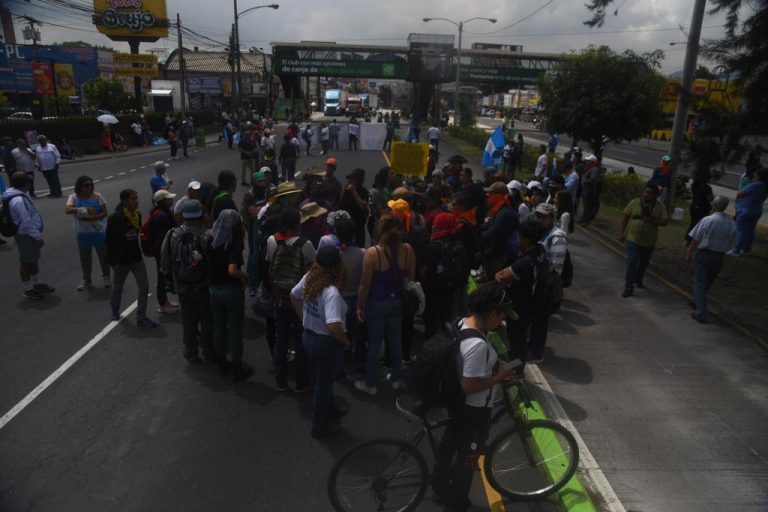 bloqueo en calzada Aguilar Batres