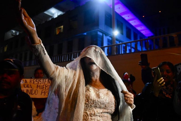 La Llorona acude a la sede central del MP