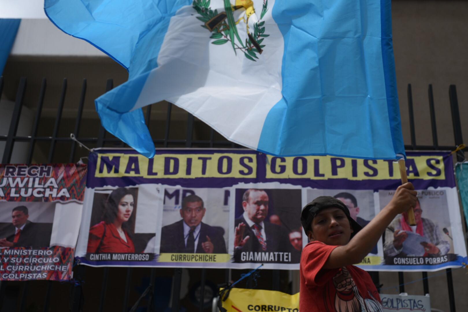 segundo día de manifestación de los 48 Cantones de Totonicapán frente el Ministerio Público