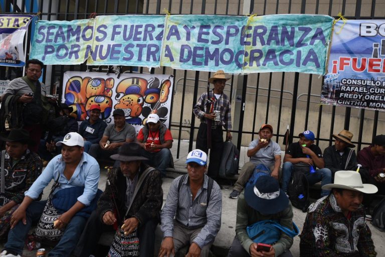 segundo día de manifestación de los 48 Cantones de Totonicapán frente el Ministerio Público