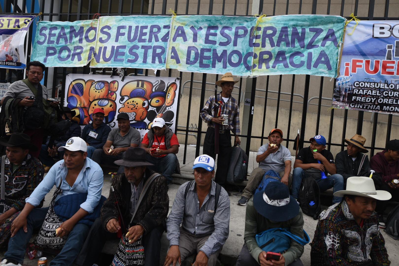 segundo día de manifestación de los 48 Cantones de Totonicapán frente el Ministerio Público