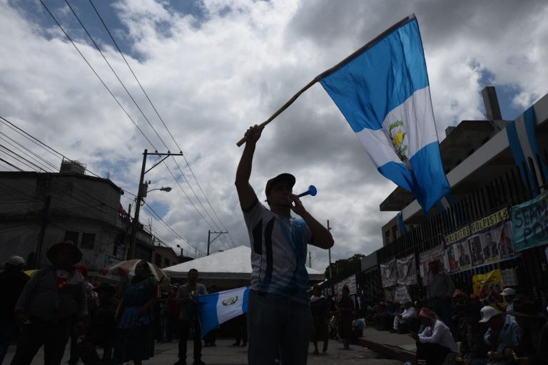 segundo día de manifestación de los 48 Cantones de Totonicapán frente el Ministerio Público