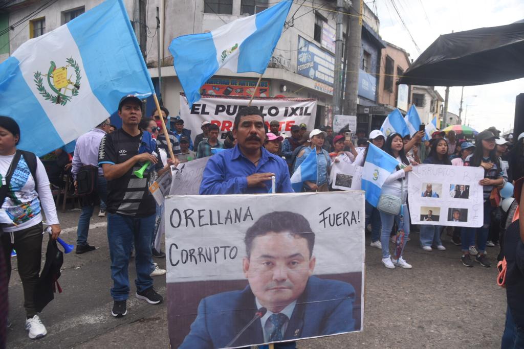 buses con manifestantes llegan a la capital desde Quiché