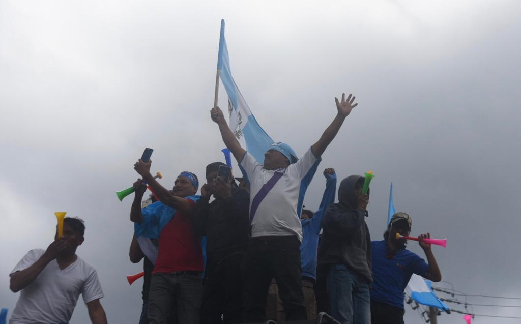 buses con manifestantes llegan a la capital desde Quiché