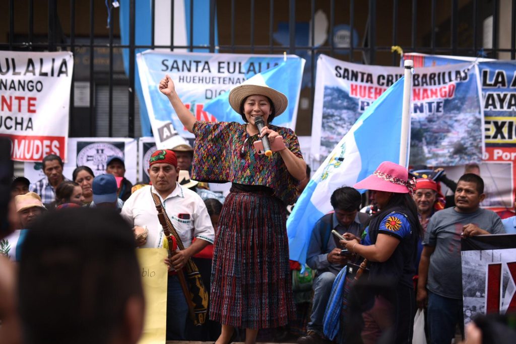 manifestación frente al Ministerio Público para exigir renuncia de la fiscal general Consuelo Porras