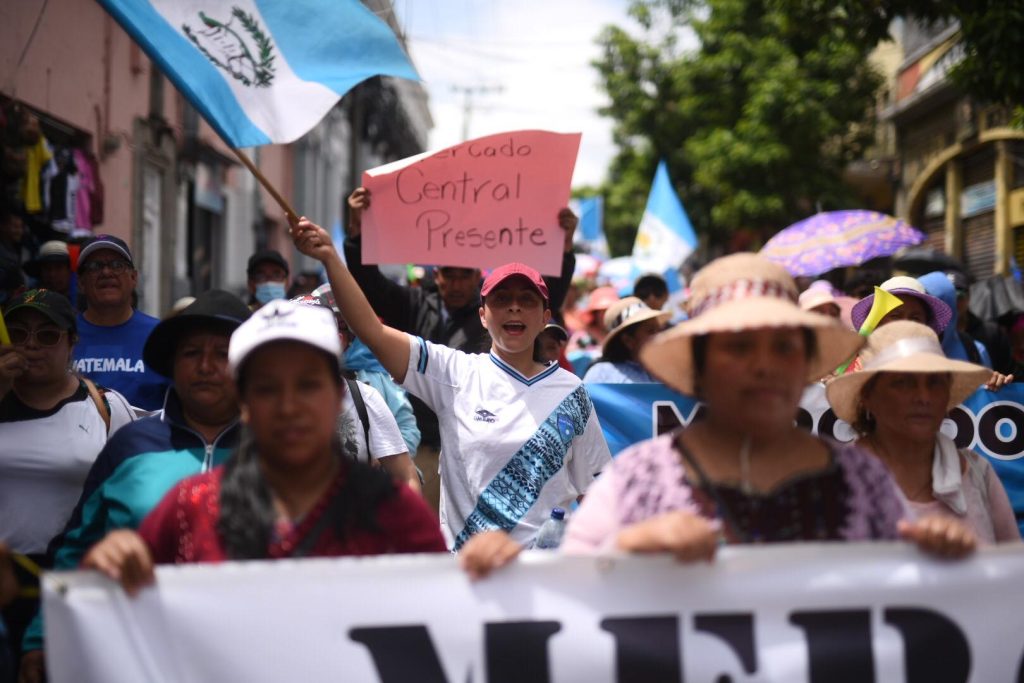 marcha de vendedores de mercados en zona 1