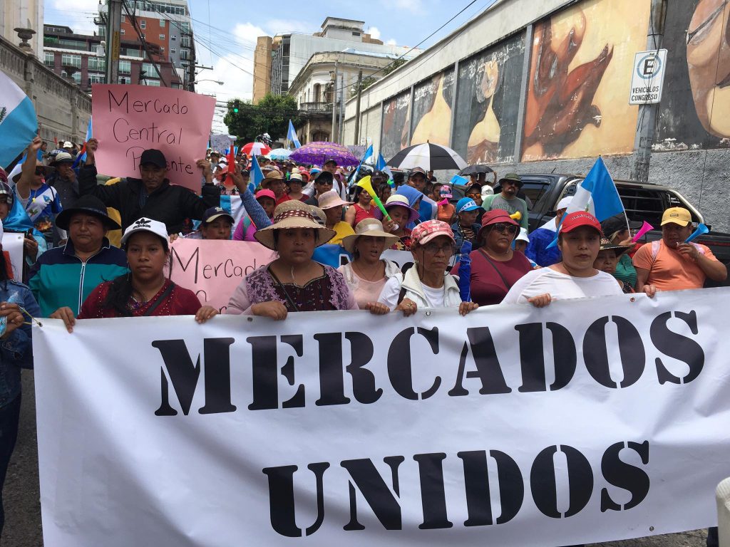 marcha de vendedores de mercados en zona 1