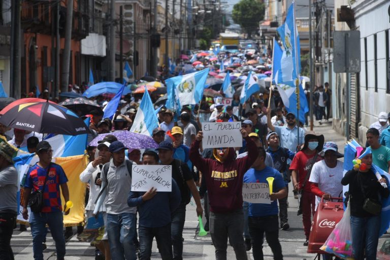 marcha de vendedores de mercados en zona 1