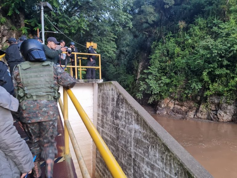 PNC y Ejército retoman control en represa de Chimaltenango