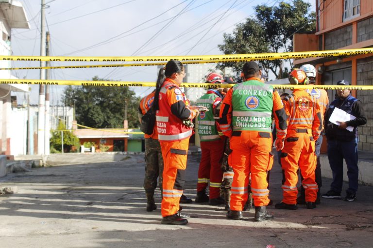 búsqueda de desaparecidos tras deslizamiento en zona 3