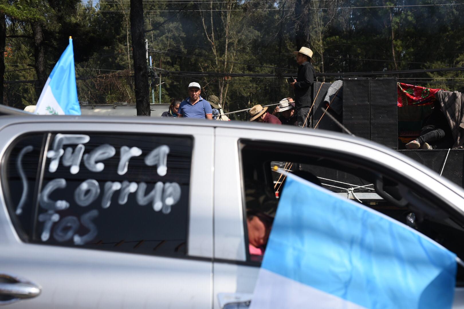 caravana de transportistas recorre la calzada Roosevelt