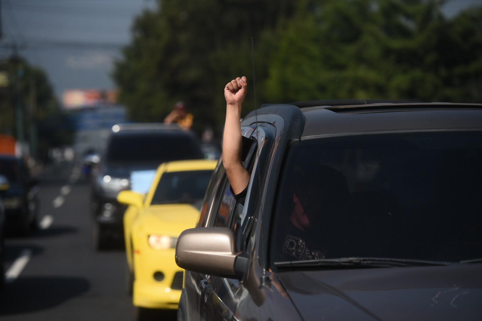 caravana de transportistas recorre la calzada Roosevelt