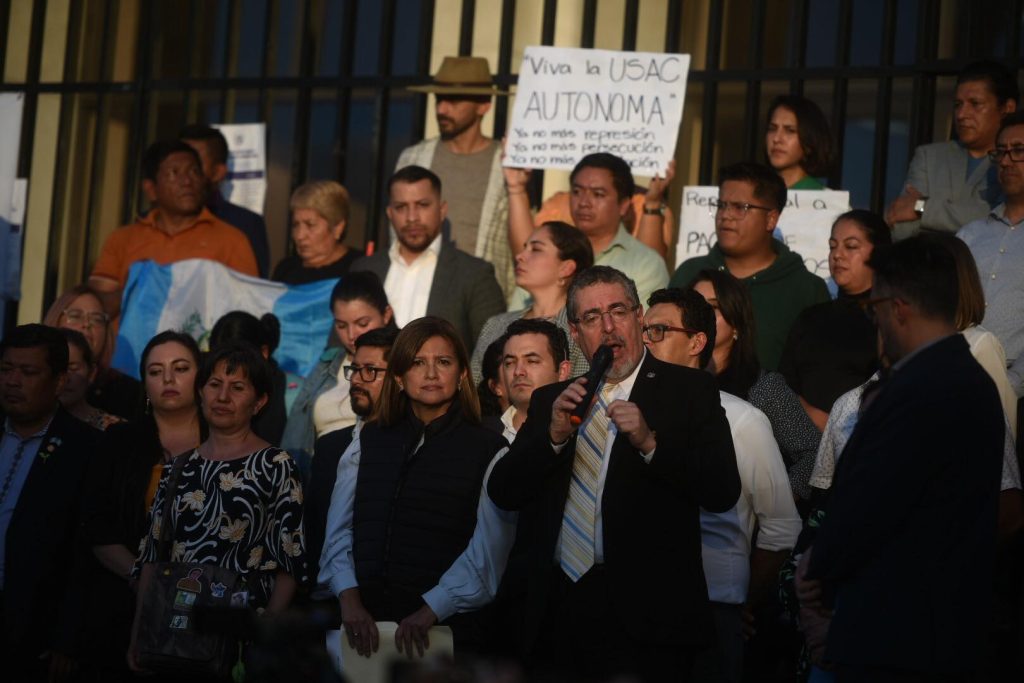 Bernardo Arévalo y Karin Herrera se pronuncian por antejuicio por caso Usac