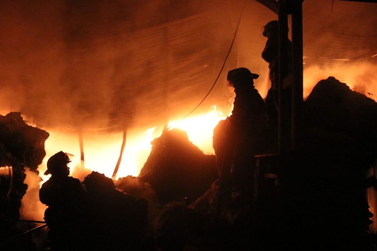 incendio en bodega de zona 6 de Mixco