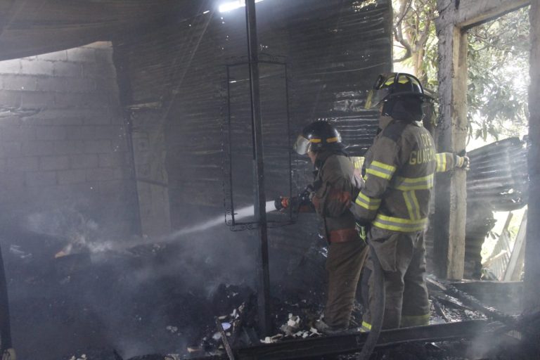 incendio en viviendas de Villa Nueva