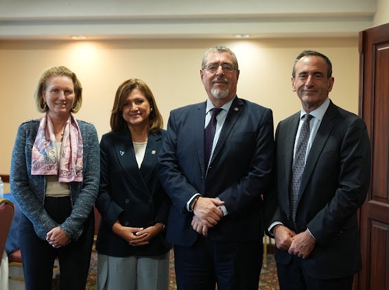 reunión de Bernardo Arévalo con Phil Gordon, asesor de la Vicepresidenta de Estados Unidos