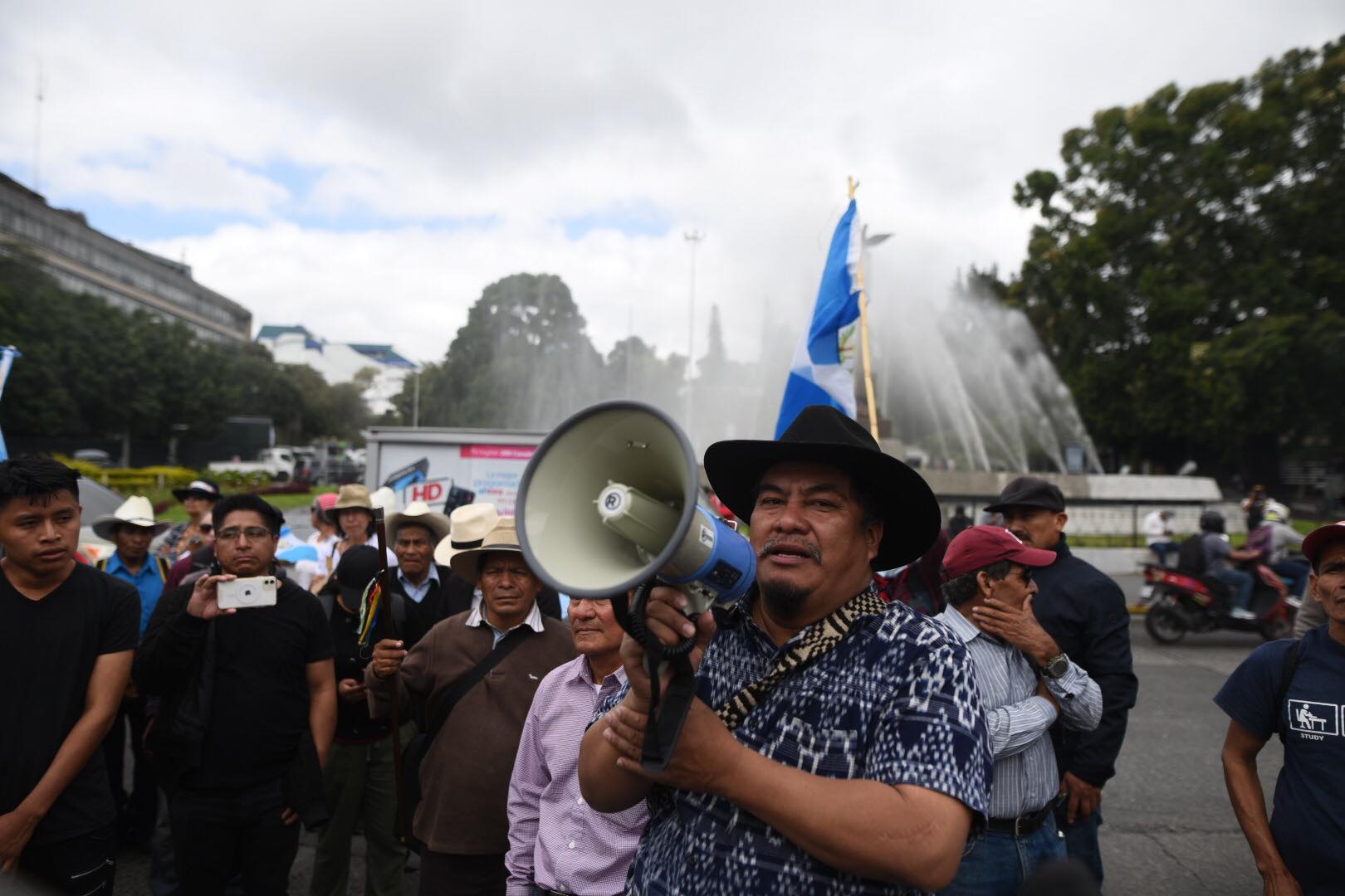 caminata de autoridades indígenas en la capital